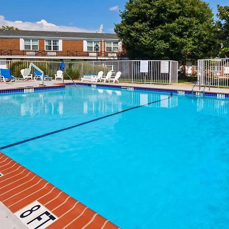 Clarion Inn Falls Church-Arlington Exterior foto