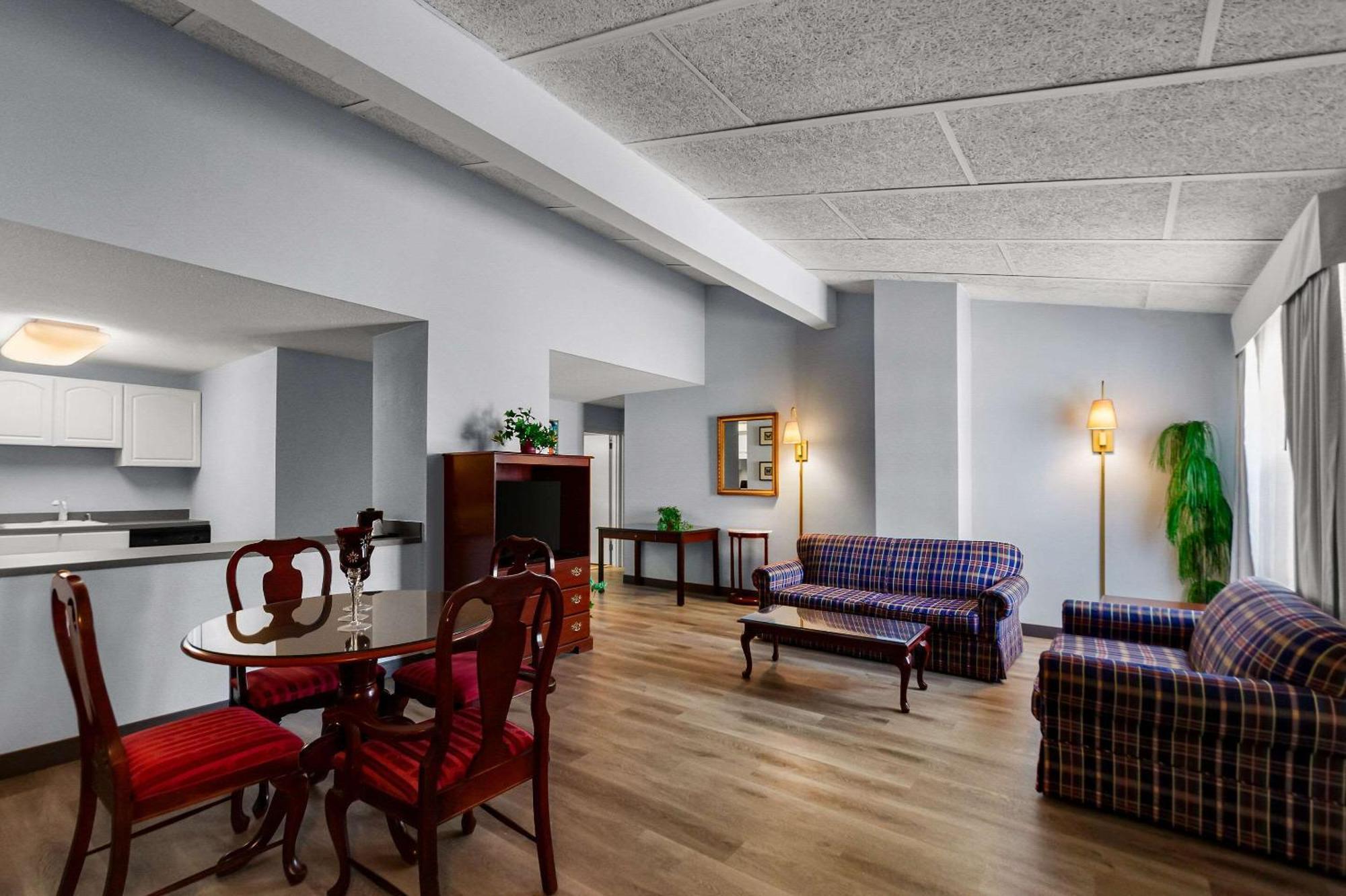 Clarion Inn Falls Church-Arlington Exterior foto